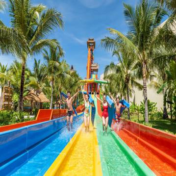 ทัวร์เวียดนามเดือนมีนาคม 3 วัน 2 คืน-<br>สายการบิน VIETJET AIR (บินตรง!)
<br>ที่พักระดับ 4 ดาว
<br>นั่งกระเช้าลอยฟ้าที่ใหญ่ที่สุดในโลก
<br>สนุกสุดมันส์ที่สวนสนุกระดับโลก Vin Wonder
<br>เดินชมแสงสี Grand World Night Show ยามค่ำคืน ดื่มด่ำสีสันแห่งความบันเทิง
<br>พักผ่อนริมทะเลสุดโรแมนติก เที่ยวครบ จบในทริปเดียว!